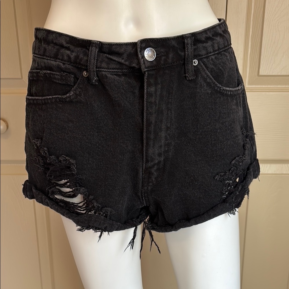 FOREVER 21 black distressed jean shorts